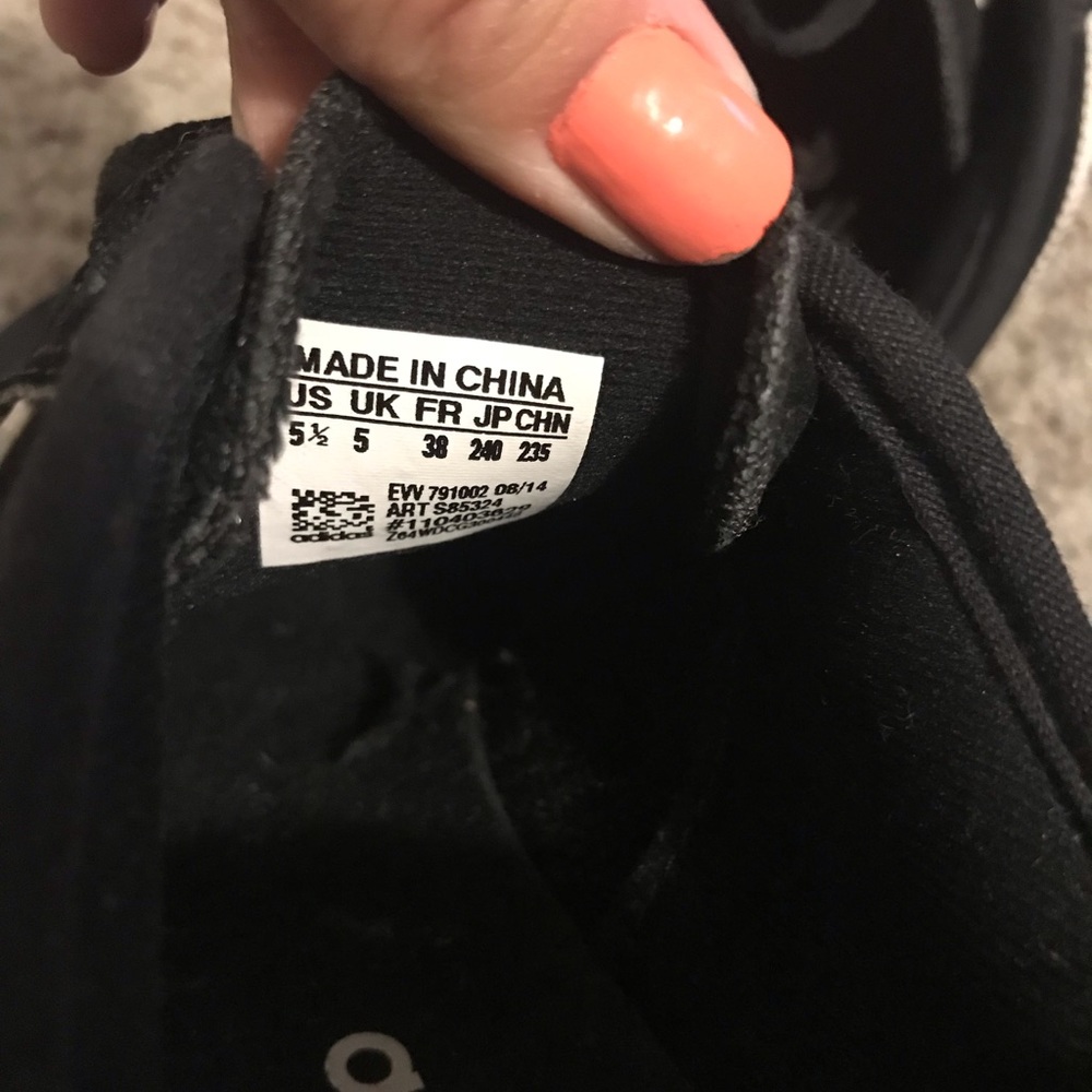 Black Adidas - Picture 5 of 5